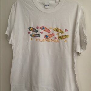 129. Gildan White Tee with Colorful Flip-Flop Design NWOT Large